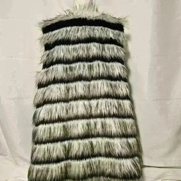 Signature Studios Women Faux Fur Vest Black White Size Large - Picture 4 of 7